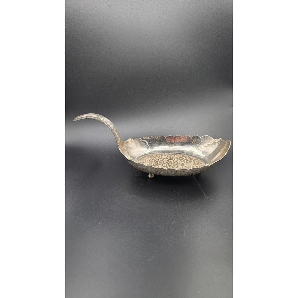 Vintage Z.Y. India Etched Silver Tone Metal Dish Basket‎ Handle Scalloped 11